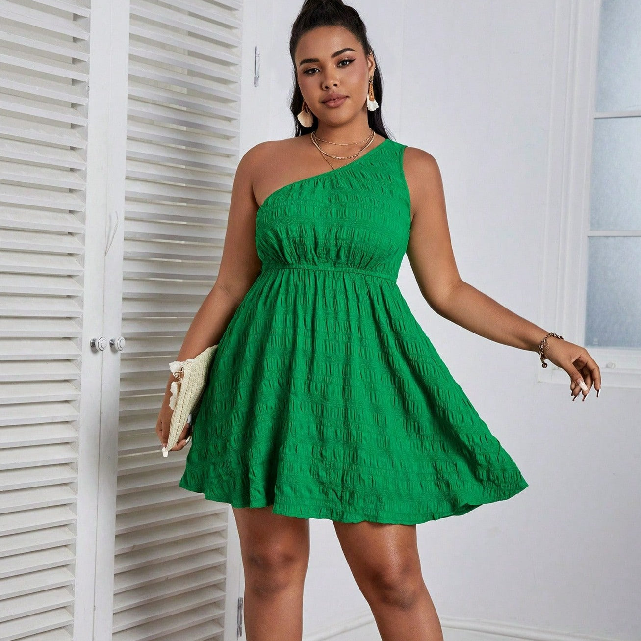 Vestido Curto Plus Size um Ombro Camila