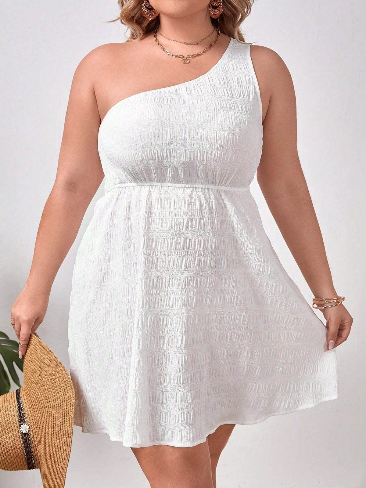 Vestido Curto Plus Size um Ombro Camila