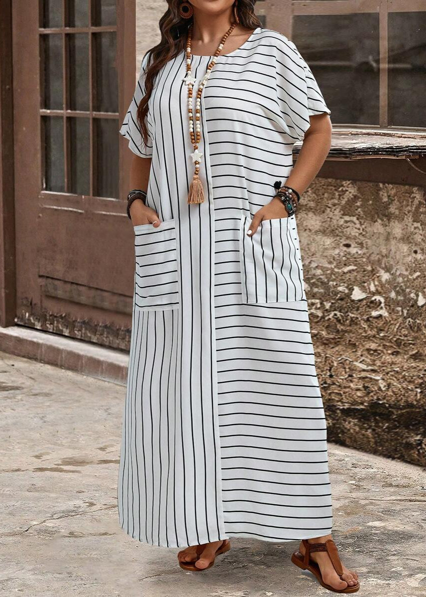 Vestido Plus Size Longo Manga Morcego Listrado com Bolso Angélica