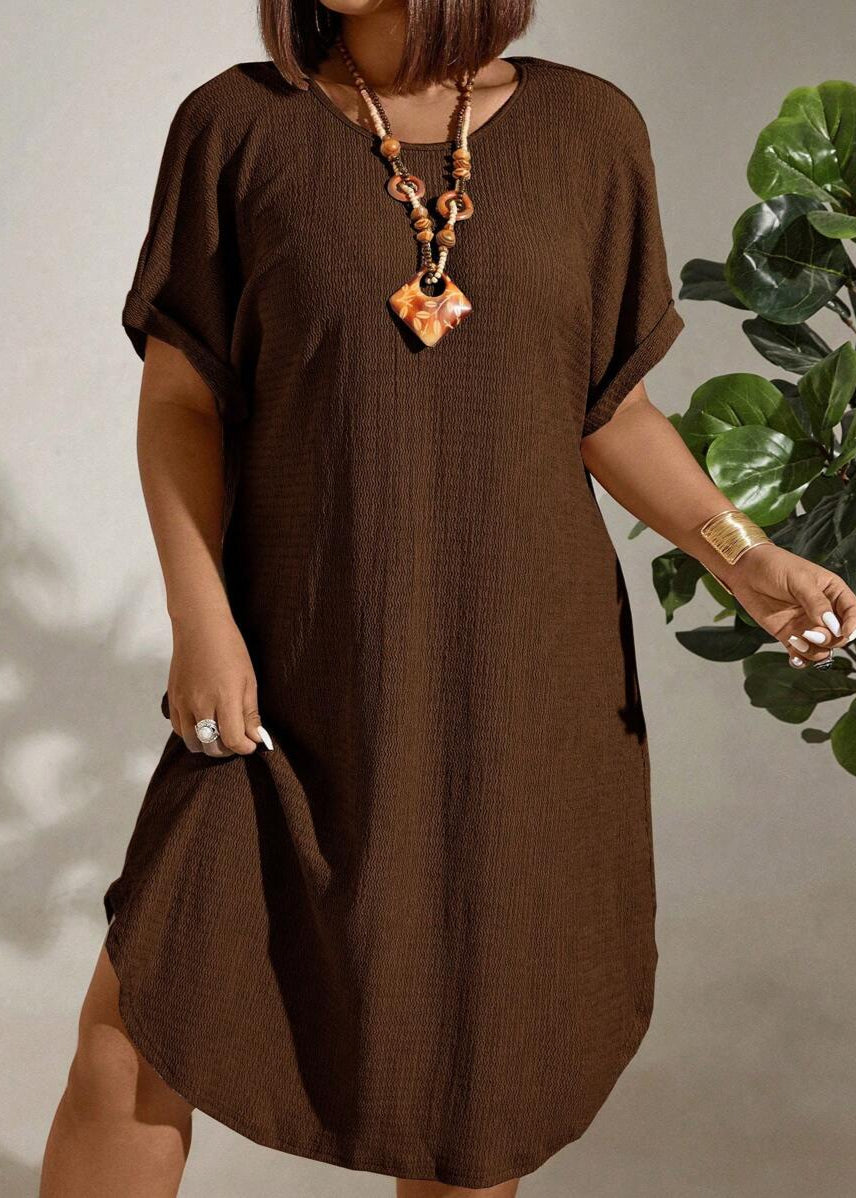 Vestido Plus Size Longo Bodycon com Manga Morcego Julia Brown