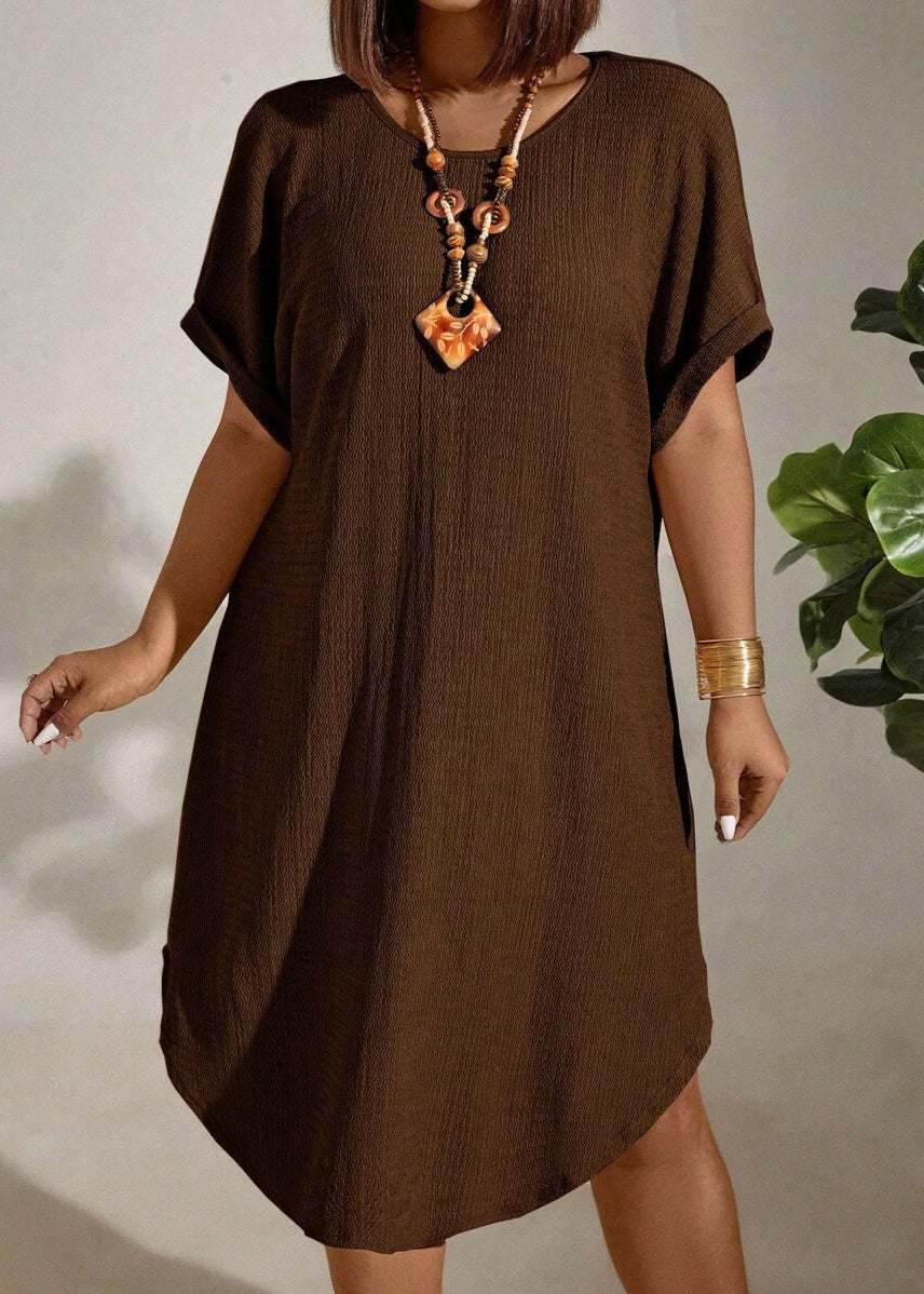 Vestido Plus Size Longo Bodycon com Manga Morcego Julia Brown