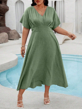 Vestido Plus Size Longo com Manga Morcego e Decote em V Luiza