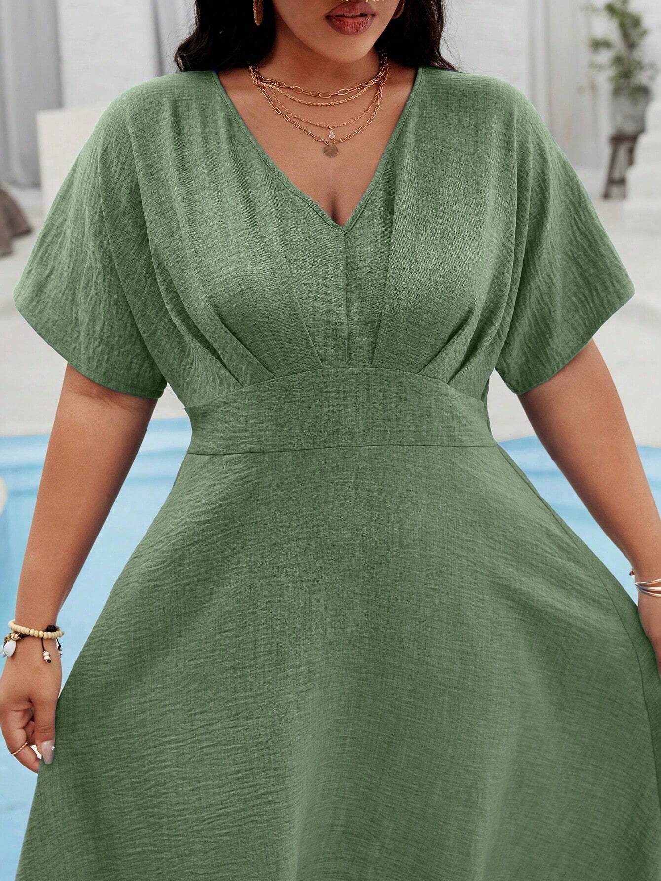 Vestido Plus Size Longo com Manga Morcego e Decote em V Luiza