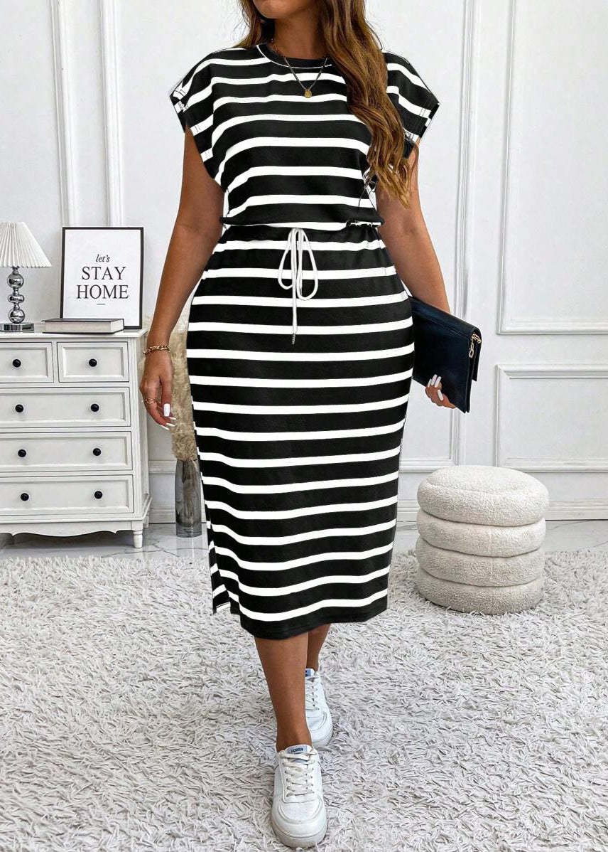 Vestido Plus Size Midi Listrado Decote Redondo e Manga Bufante Duda Black