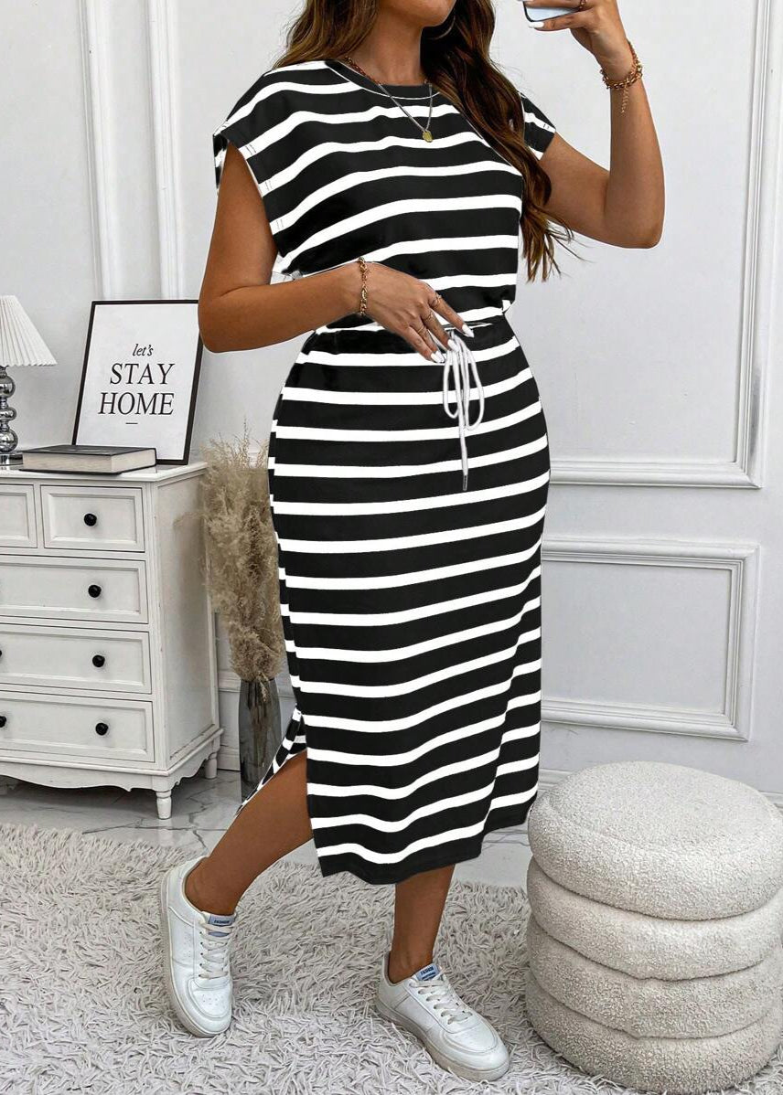 Vestido Plus Size Midi Listrado Decote Redondo e Manga Bufante Duda Black