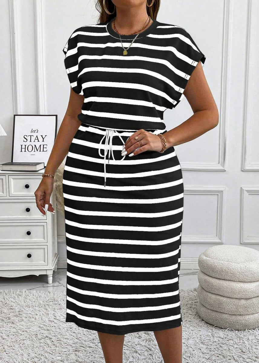 Vestido Plus Size Midi Listrado Decote Redondo e Manga Bufante Duda Black